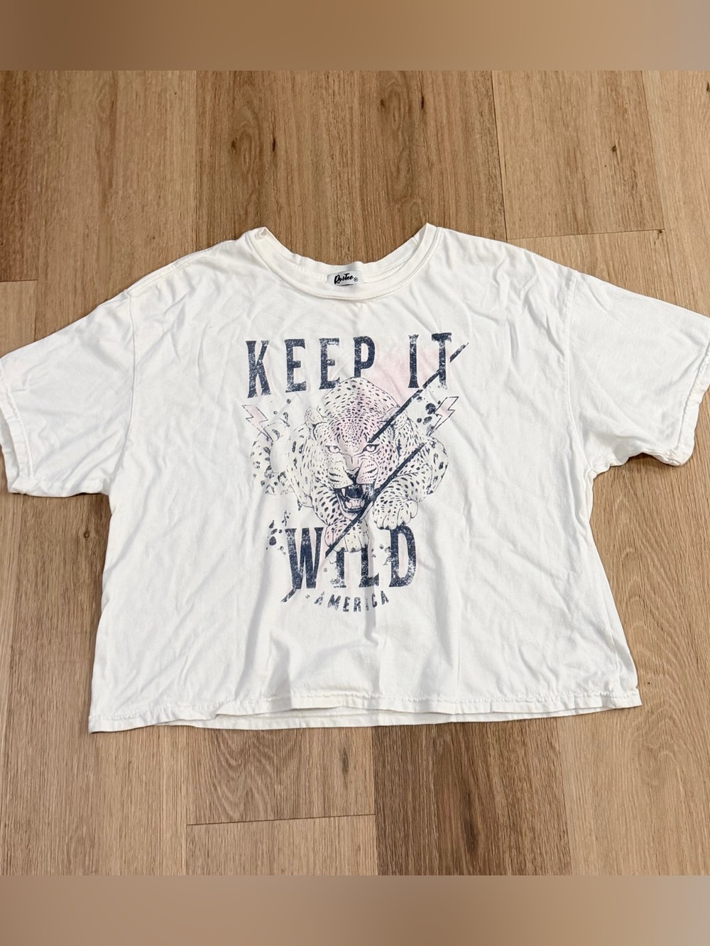 Rustee Keep It Wild Graphic Short Sleeve Tee White Women’s size Medium